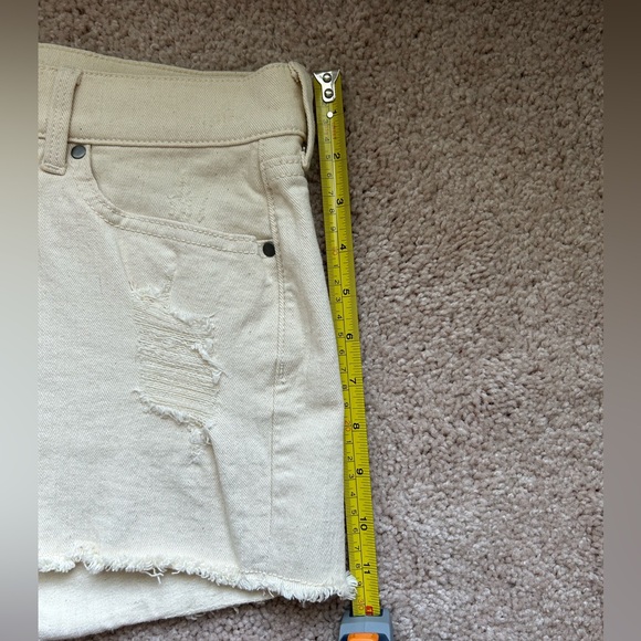 Banana Republic Cream Denim Shorts - Picture 6 of 7